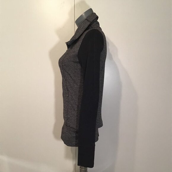 Lululemon Daily Yoga Jacket Reversible Slub Denim Polar Haze/Black Size 2 - Picture 7 of 14